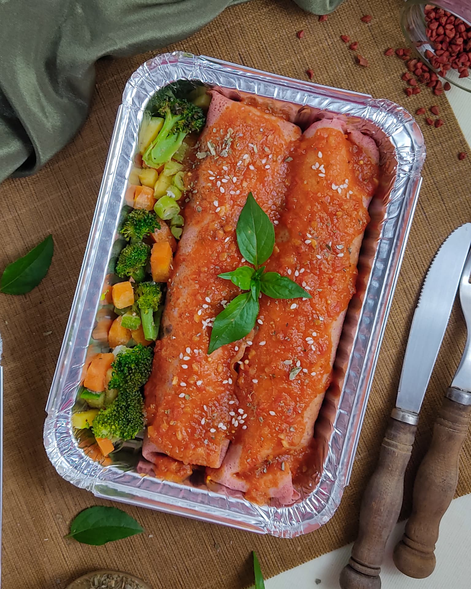 Marmita fit com arroz, feijão, legumes e carne moída